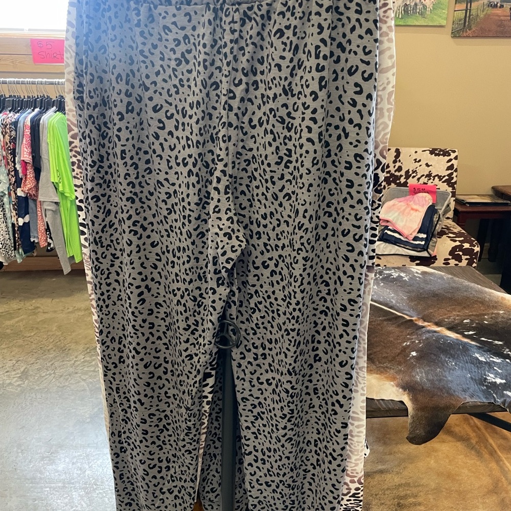 Gray leopard joggers - Picture 2 of 5